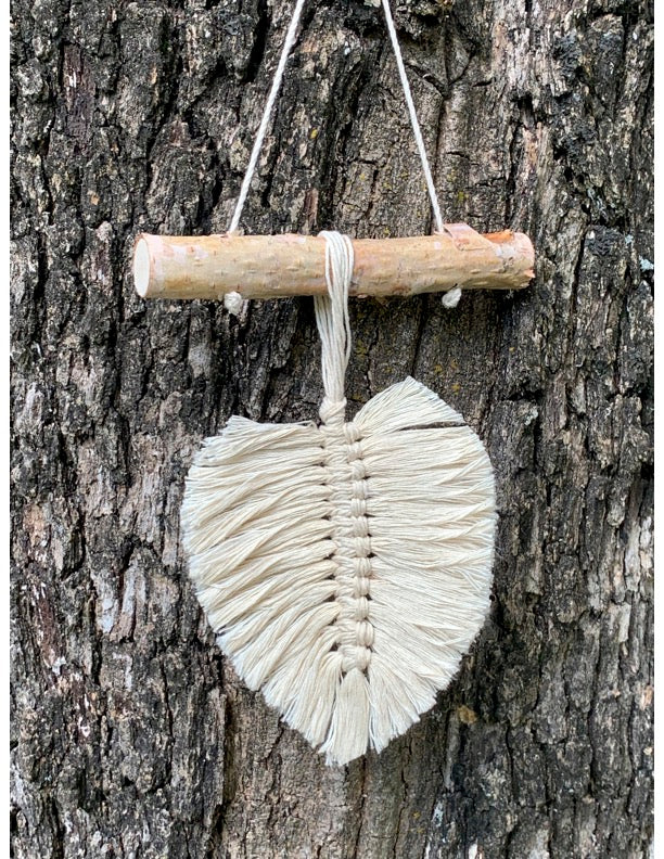 Small Cream Macrame Leaf