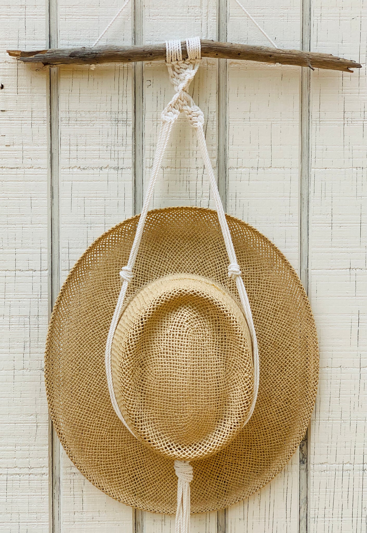 Twisted X White Hat Hanger